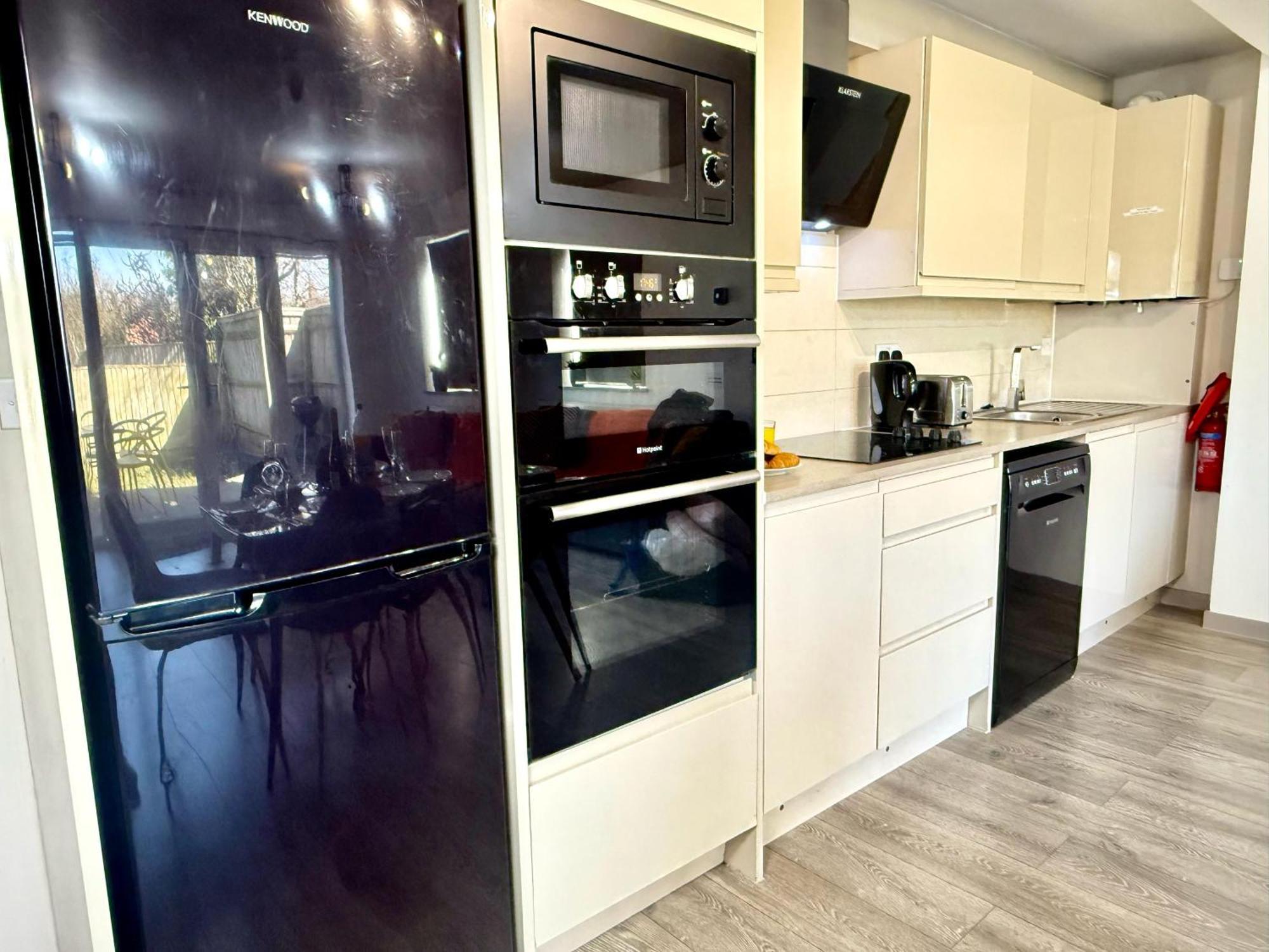 Horizon House, Stunning 2-Bedroom Flat 1, Parking, Netflix, Oxford Esterno foto